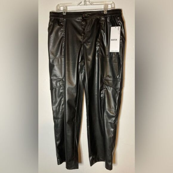 NWT Almost Famous Skater Wide Leg Cargo Pants, Black, size XL. - Picture 1 of 8